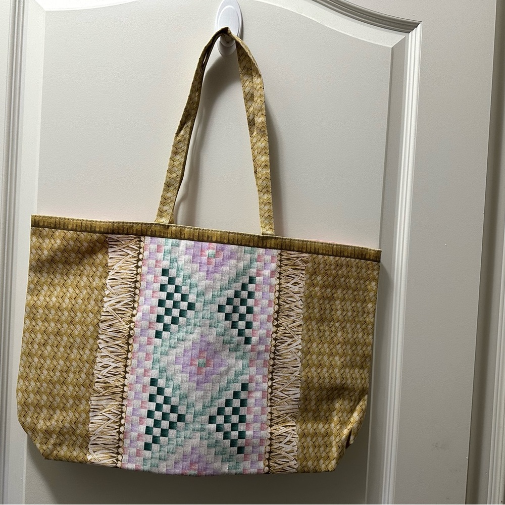 NEW MAKE UP CARRYING TOTE